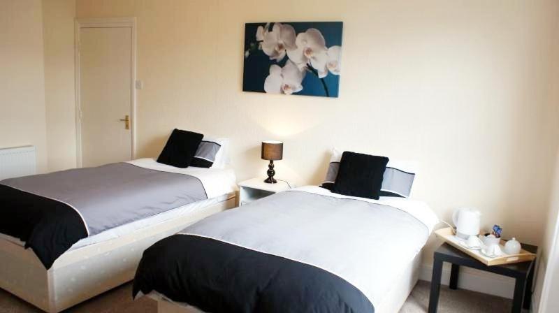 Bentons Guest House Cheltenham Oda fotoğraf