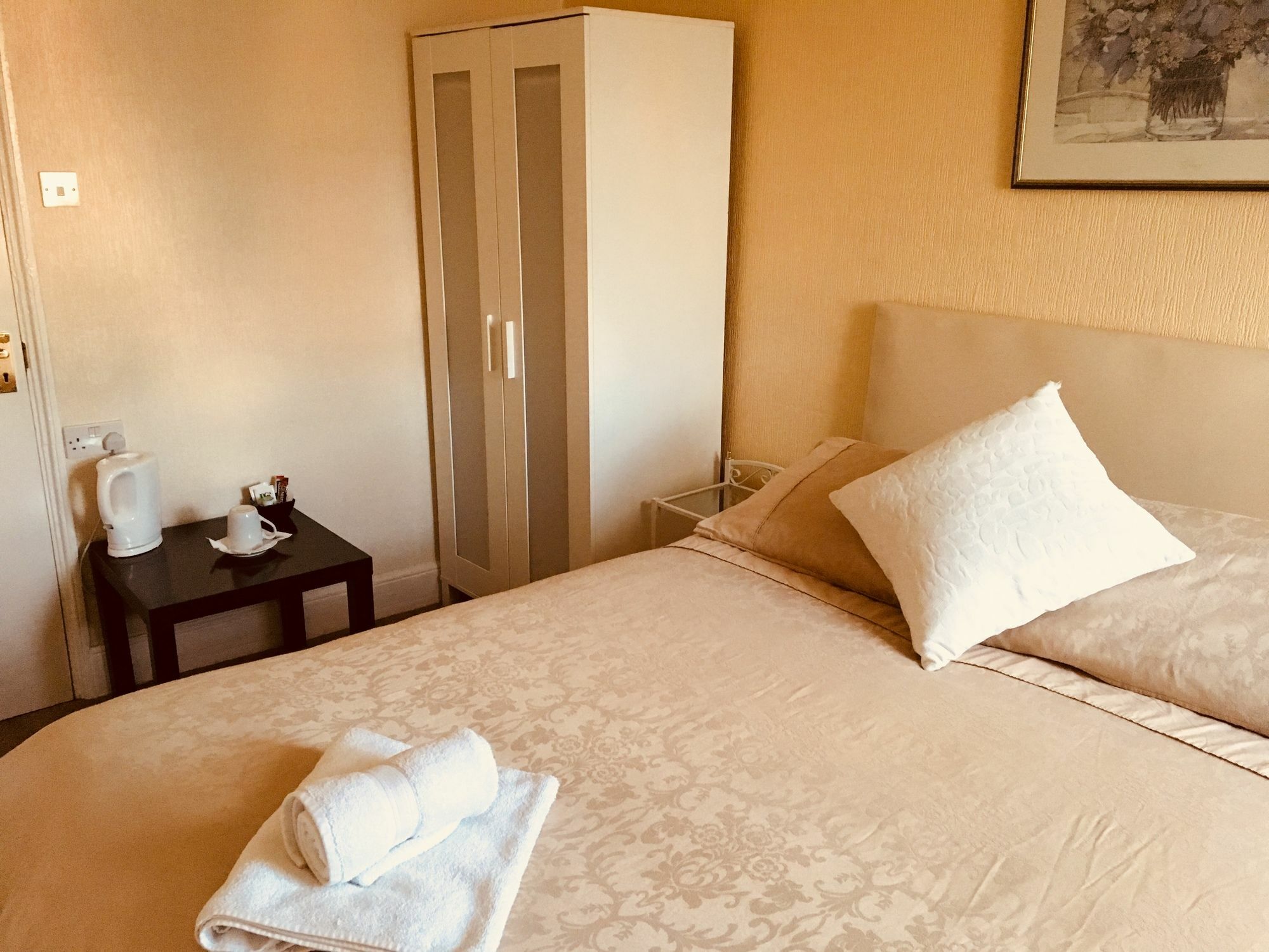 Bentons Guest House Cheltenham Dış mekan fotoğraf
